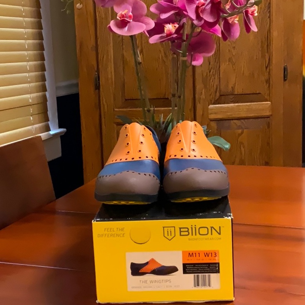 Biion golf shoes, for the golfing enthusiasts! Unisex: M-11/W-13